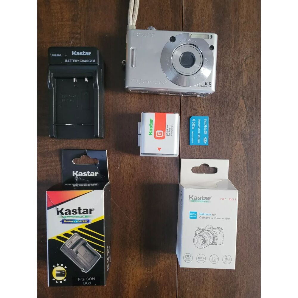 Sony Cybershot DSC-W30 Silver Digital Camera w/New Battery & Charge/512MB TESTED